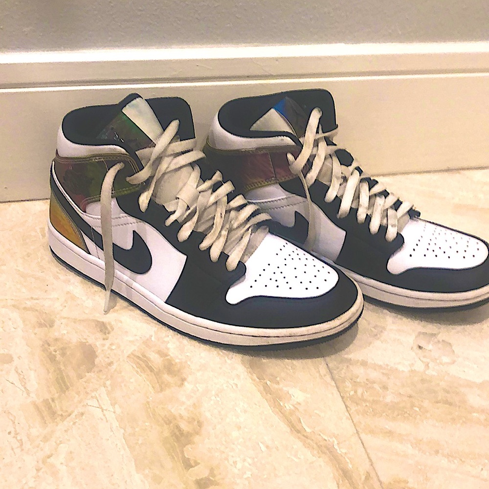 Jordan 1 Mid Heat Reactive